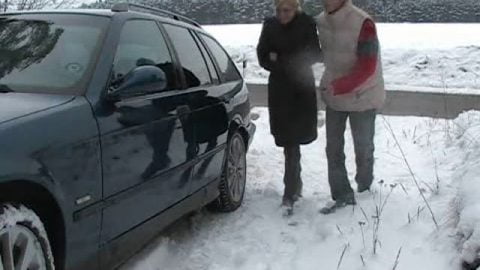 My Dirty Hobby - NiciDeluxe - Pannenhilfe im Schnee