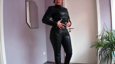 My Dirty Hobby - heels-and-more - Spritz auf meinen Lederarsch